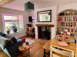 Quiet & Cosy 2-Bedroom Cottage in Coltishall, pet-friendly hotel in Coltishall