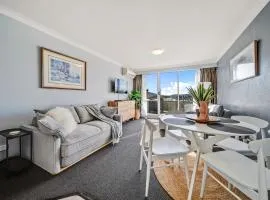 Horizons 306 - Deluxe Lake Front Studio l Pool l Tennis l WiFi l BBQ