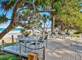 Beachfront Villa, holiday home sa Sapphire Beach