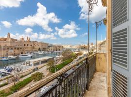 Marina View - Front of Sea Cospicua - Happy Rentals, holiday home in Cospicua