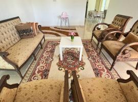 Homestay Denai Universiti near UMK 3 rooms aircond with wifi: Bachok şehrinde bir otel