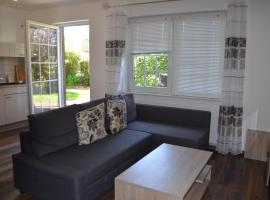 Yacht im Schiffehaus, hotel en Wangerland