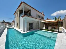 Aroeira villa with heated pool by Golf course, Beach and Lisbon