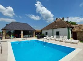 Imanje sa bazenom, hotel u gradu Obrenovac