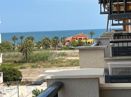 PLAYA ALMENARA ATICO DUPLEX VISTAS AL MAR Y MONTAÑA WIFI,PISCINA a, hotell i Almenara