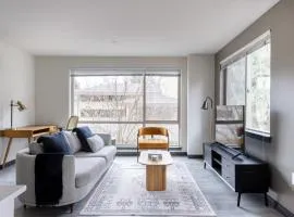 Bellevue 2br w wd gym roof in walkable area SEA-552