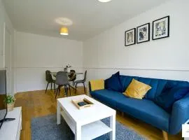 Camberley Spacious and Comfy 3 Bedroom Home, Next to Frimley Hospital with Parking
