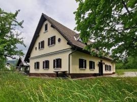 Country House Pri Lipet Žiri, koča v mestu Žiri