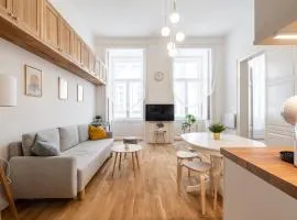 Sunset Treasure 3-BDR Apartment