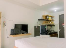 FREE WIFI - Studio with Foldable Wall Bed at Serpong Garden Apt, hotelli kohteessa Cisauk 1