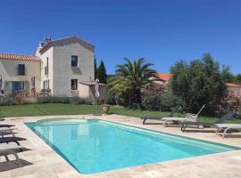 Serenite - Spacious Villa with private Pool- Near Pezenas, vacation home in Néffiès