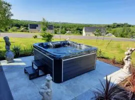 3 Bed-Sleeps 6-Pets-River View-Hot Tub