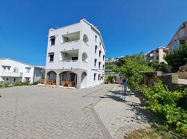 Apartments Leticia: Baška şehrinde bir otel