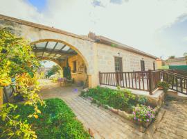 CASTLE KARPASIA Guest House, bed and breakfast en Rizokarpaso