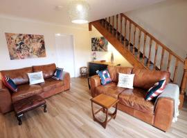 Lovely two bed home in Cemaes, Anglesey, מלון בקמייס ביי