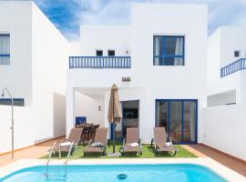 Luxury 3-bedroom villa with private pool in Marina Rubicon, Playa Blanca, Lanzarote, luxury hotel in Playa Blanca