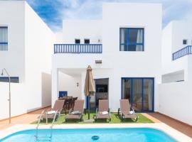 Luxury 3-bedroom villa with private pool in Marina Rubicon, Playa Blanca, Lanzarote, hotel in Playa Blanca