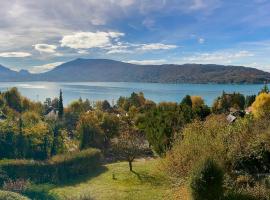 Chambre privée dans Maison Familiale, séjour chez l'habitant à Veyrier-du-Lac