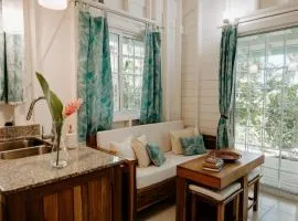 CoconutTree Bungalow of Villa Paraiso / Beachfront
