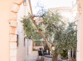 Hotel Maslina, hotel in Seget