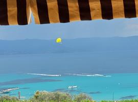 Marinella, vue mer panoramique, superbe T2 plage à 150 m, familiehotel in Ajaccio