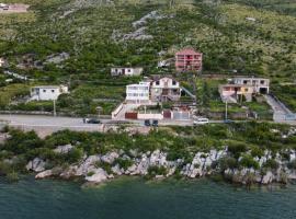 LakeFront House, hotel a Široka