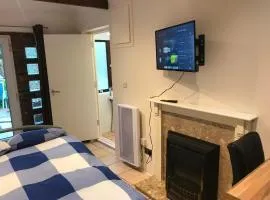 Self contained annex