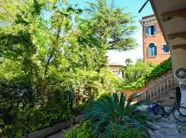 Leo's House with Garden