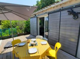 Gîte avec piscine et jacuzzi partagés en Cévennes, hotel a Cros