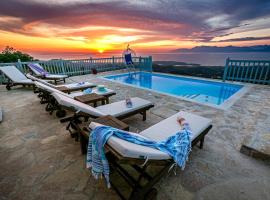 Villa Orizontas Corfu, private villa with breathtaking views, hotel with parking in Loútsai