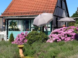 Ferienhaus mit Sauna, Wintergarten und Terrasse im schönen Hochtaunus, cheap hotel in Glashütten