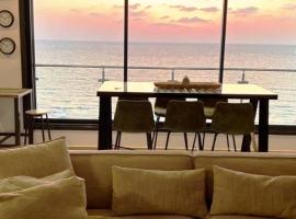 The Kingdom On The Beach, hotell med parkering i Bat Yam