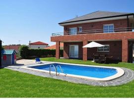Villa Brisas - Preciosa villa con gran intimidad y piscina, hotel in Segur de Calafell