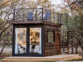 New The Lone Star Shipping Container, mini-kuća u gradu Frederiksburg