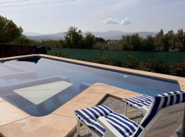 Casa Amor - Casa Esmeralda - 3 Bedroom Apartment with Shared Pool & Jacuzzi Close to Parque Regional Sierra del Carche, hiking trails & striking views, apartamento en Raspay