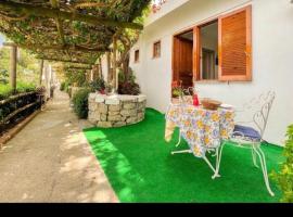 Guesthouse Coralba, δωμάτιο σε οικογενειακή κατοικία στην Ίσκια