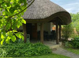 Nádfedeles Házikó, holiday home in Balatonkeresztúr