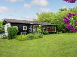 Beautiful Home In Asns With Kitchen, hotel u gradu 'Asnæs'