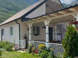 Lola Guest House, Pension in Vusanje