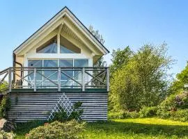 Stunning Home In Boxholm