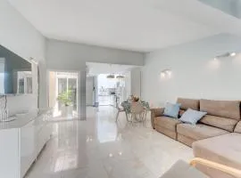 Beautiful bungalow in Island Village
