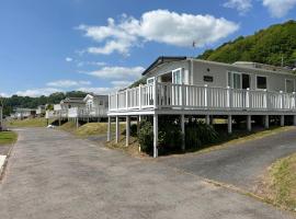Balmoral, holiday home in Pendine