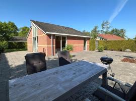 Modern Vacation home - Near the Wadden Sea, hotel a Tzummarum