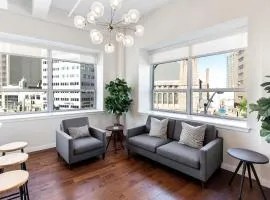 Kislak 507 Stunning 2BR with Den Corner Apt Retreat Above the City