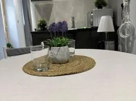 1-Bed - Sleeps 2 - Acton Park & Stn Close