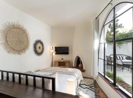 Casa Blanca Suite B2 - New, Private, Cozy!, hotel a Montecito