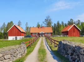 Beautiful Home In Lnsboda With House A Panoramic View – willa w mieście Lönsboda