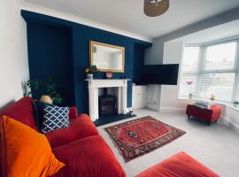 Beautiful 2 bed end terrace Victorian town house, pet-friendly hotel in Redruth