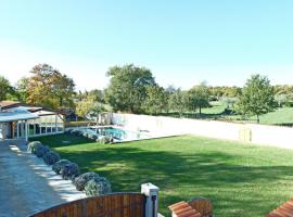 Istrian house VALENTINA with private pool, B&B di Umag
