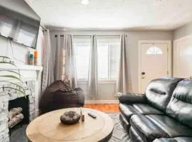 Charming Farmhouse Retreat near Downtown & University Modern Amenities, Fireplace & Porch!